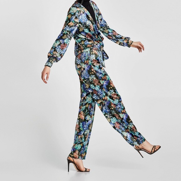 NWOT Zara Floral Print Velour Pants Size S - Picture 2 of 11